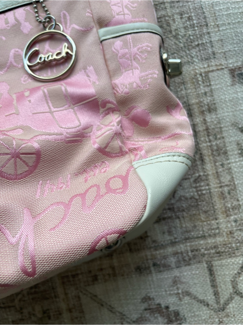 Coach Rare Y2K 2000’s Baby Pink Carriage Shoulder Tote with White Trim - Picture 13 of 16